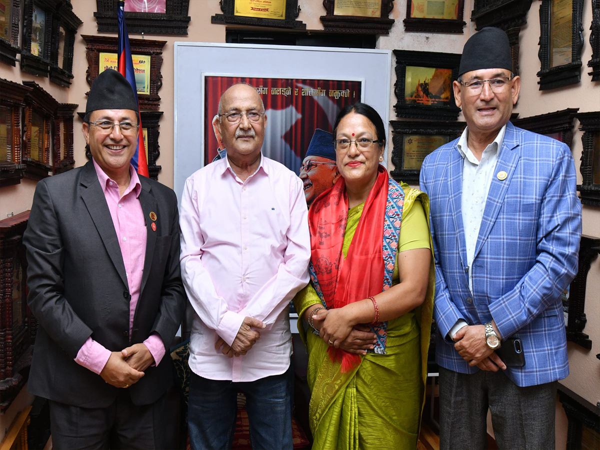 शिक्षक महासंघकी अध्यक्ष कमला तुलाधर एमालेमा प्रवेश